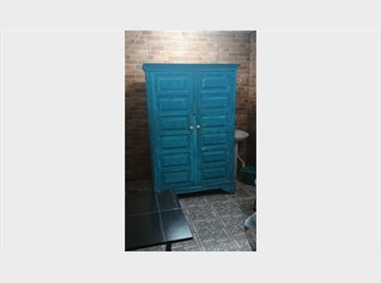 Roomgo BR - Quarto para moças, Moema - R$ 1.100 Por mês