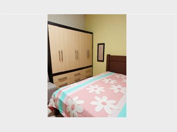 Roomgo BR - quarto amplo acomchegante, Tijuca - R$ 700 Por mês