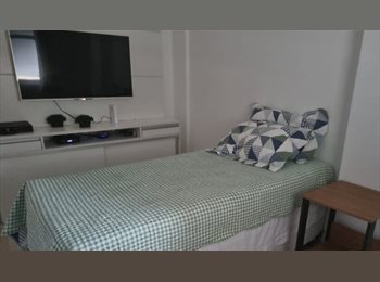 Roomgo BR - Quarto Individual para Moça – Mobiliado – Centro de Copacabana, Copacabana - R$ 2.000 Por mês