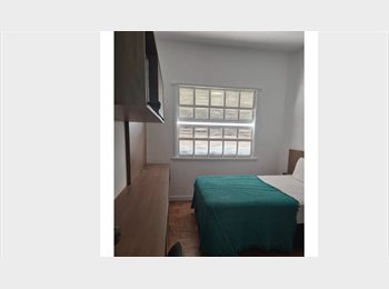 Roomgo BR - QUARTO  ESPAÇOSO ILUMINADO COM FRIGOBAR, Consolação - R$ 2.200 Por mês