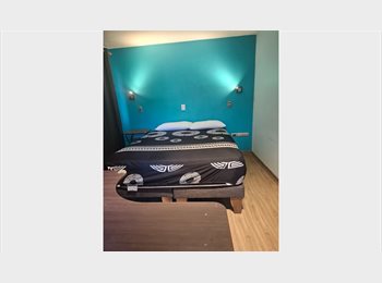 CompartoDepto CL - Pieza grande con closet y salida a balcón a varón que trabaje, La Reina - CH$400.000 por mes