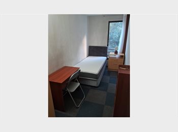 CompartoDepto CL - Pieza a dos cuadras del metro Ines de Suarez, Providencia - CH$270.000 por mes