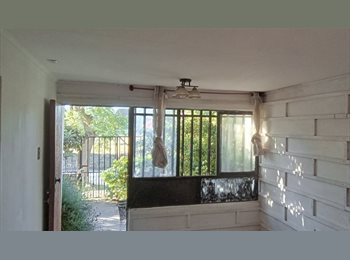 CompartoDepto CL - Se arrienda casa 1 habitación, baño, living/comedor, cocina. Patio y estacionamiento compartido, Talca - CH$290.000 por mes
