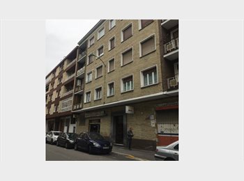 Roomgo ES - Alquilo habitación amplia, luminosa y exterior a 5 minutos del centro de Vitoria-Gasteiz., Vitoria-gasteiz - 380 € por mes