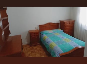 Roomgo ES - Habitación con baño y derecho a cocina y salón ., La Coruña - 400 € por mes