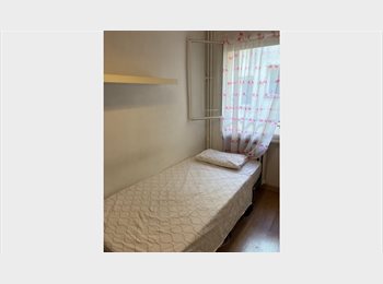 Roomgo ES - Habitación con baño privado en Malasaña – disponible en septiembre, Madrid - 650 € por mes
