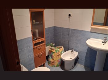 Roomgo ES - Se alquila habitación doble amplia y luminosa con baño privado en piso compartido., Barrio de Bego - 560 € por mes