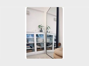 Roomgo HK - Top-Floor Cozy room near HKU with open view private rooftop| 3-Month Lease | Female Only | WIFI, Sai Ying Pun - HKD8,500 pcm
