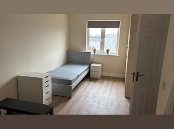 Roomgo IE - Hamlet Square, Balbriggan Rooms Available, Ireland - €580 pcm