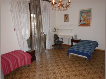 Roomgo IT - Posto letto in ampia doppia (22 mq!) a CAREGGI, Sesto Fiorentino - 315 € al mese