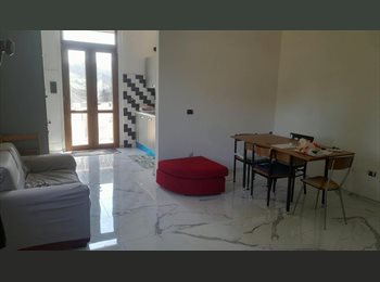 Roomgo IT - Firenze camere Singola o Matrimoniale  disponibili, Scandicci - 550 € al mese