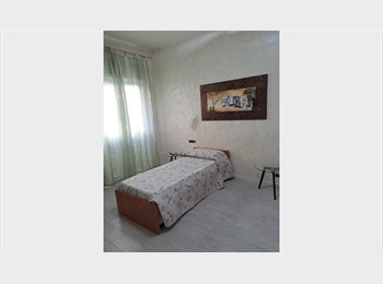 Roomgo IT - Camera con bagno privato, Don Bosco-Cinecitta' - 650 € al mese