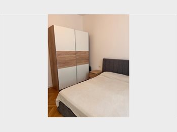 Roomgo IT - Cerco Coinquilina da settembre/ottobre, Navigli - Ticinese - Pta Genova - Lorenteggio - 1.125 € al mese