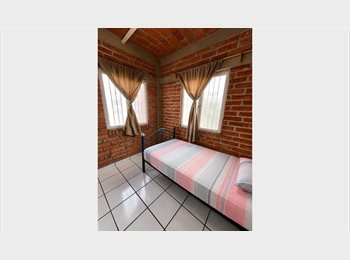 Roomgo MX - Cuarto amueblado cerca CUCEI, Guadalajara - MX$2,350 por mes