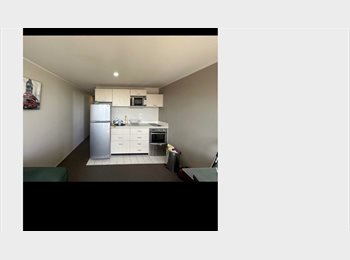 Roomgo NZ - Double room for rent with private bathroom, Auckland - $300 pw