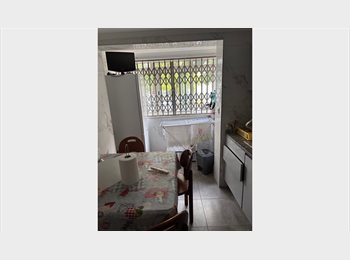 Roomgo PT - Arrendo quarto exclusivamente a estudantes, Lisboa - 450 € Por mês