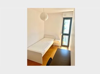 Roomgo PT - Quarto em Corroios para estudante - 200 metros do comboio Fertagus, Lisboa - 380 € Por mês