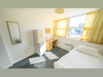 Roomgo UK - Rooms to rent in heart of Bournemouth, Bournemouth - £550 pcm