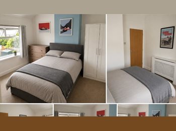 Roomgo UK - Double Room in an Immaculate Home l Only 6 miles from Bham centre | Bills Included | Ample parking, Halesowen - £795 pcm