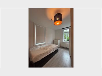 Roomgo UK - Double bedroom with ensuite bathroom close to the UOM, Moss Side - £860 pcm