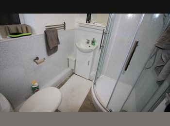 Roomgo UK - ££156 pw (Bills Included) Double Room w/ ensuite in Canley near Uni of Warwick., Kirby Corner - £625 pcm