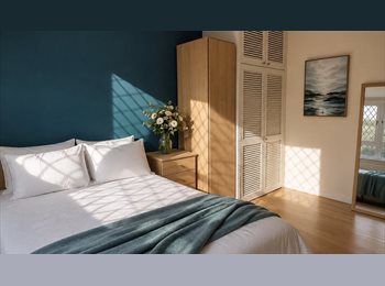 Roomgo UK - Spacious Furnished Double Room to Rent in Poplar, Poplar - £950 pcm