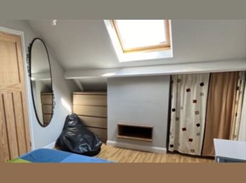 Roomgo UK - Double bedroom in Loughton all bills inc, Buckhurst Hill - £700 pcm