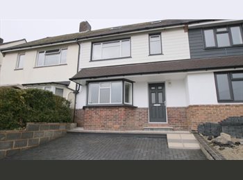 Roomgo UK - Fully furnished Large double bedroom  available in a 4 bedroom House near High Brooms Station, Tunbridge Wells - £700 pcm