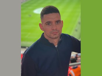Roomgo UK - Ivan - 33 - Worthing