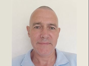 Roomgo UK - Robert - 61 - Newark