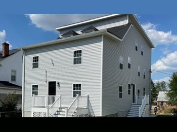 Roomgo US - Room For Rent - $650 (Shared Bath), Langston Hughes - $650 pm