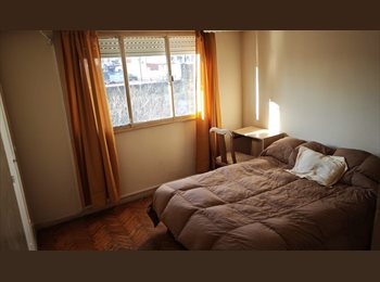 Roomgo AR - Habitación amplia y luminosa a mts subte E, Buenos Aires - AR$ 420.000 pm