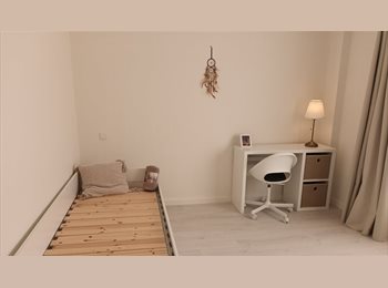 Appartager BE - Colocation 3 chambres (2e étage) - Charleroi Ville Haute, Charleroi - 415 € pm