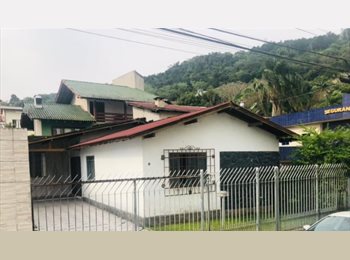 Roomgo BR - Quartos para Moças, Florianópolis - R$ 900 Por mês