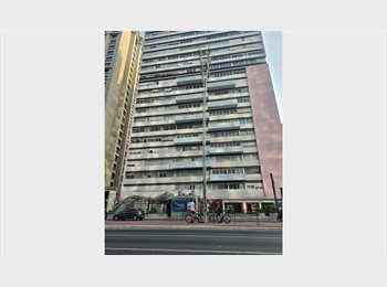 Roomgo BR - Quarto na Paulista, Bela Vista - R$ 2.300 Por mês