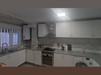 Roomgo ES - Se ofrecen 3 habitaciones para alquiler estudiantil, Valencia - 400 € por mes