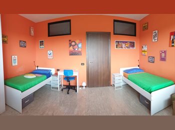 Roomgo IT - *  - POSTO LETTO IN CAMERA DOPPIA CONDIVISA, Bergamo - 380 € al mese