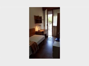 Roomgo IT - Stanza libera per locazione, anche se temporanea, Rimini - 190 € al mese