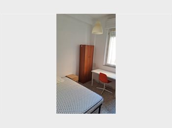 Roomgo IT - Due camere singole in centro storico per studentesse, Pisa - 380 € al mese