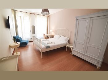 Roomgo IT - Double/quadruple room available in a shared apartment (one double bed, one single bed), Trieste - 760 € al mese