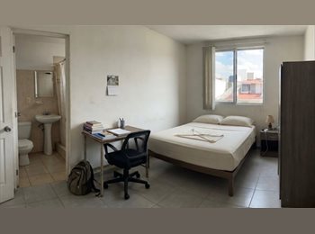 Roomgo MX - Habitación queen con baño privado cerca del Tec CEM, Buenavista - MX$6,000 por mes