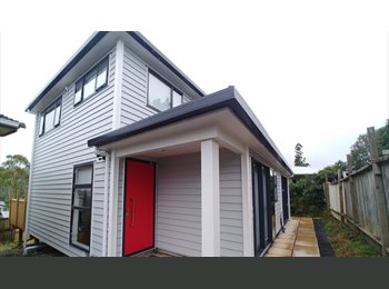 Roomgo NZ - Sunny Double Room in Modern Bayview Home – $225 incl., Auckland - $230 pw
