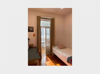 Roomgo PT - Quarto para estudante universitária, junto ao metro de Arroios, Praça do Chile. Fazemos contrato de , Lisboa - 480 € Por mês