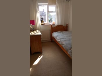 Roomgo UK - Single Room To Rent. Female only. , Chalfont Saint Giles - £600 pcm