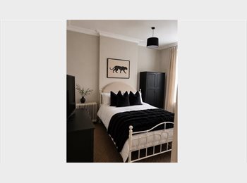 Roomgo UK - Stylish Professional House Share | 2 Rooms Available | Penkhull | Close to Royal Stoke Hospital, Penkhull - £425 pcm
