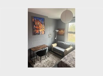Roomgo UK - Large King-Size Room – Wanstead E11 – Bills Included, Wanstead - £750 pcm