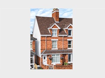 Roomgo UK - 4 Bed HMO in the heart of Tamworth Town Center, Tamworth - £700 pcm