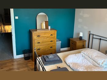 Roomgo UK - Double Room for rent in Milton Conservation Area, Westcliff-on-Sea - £625 pcm