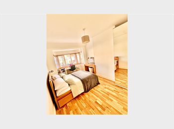 Roomgo UK - Spacious Double Rooms | Croydon | Bills Inc., Selhurst - £900 pcm