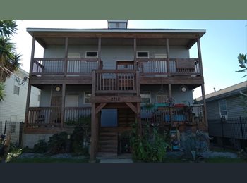 Roomgo US - Private Unfurnished Room for Rent, Freret - $575 pm